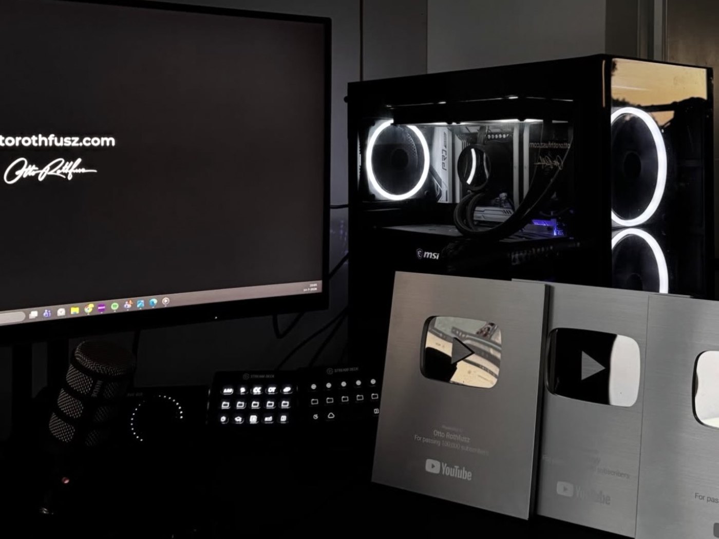 Drie YouTube Play Buttons